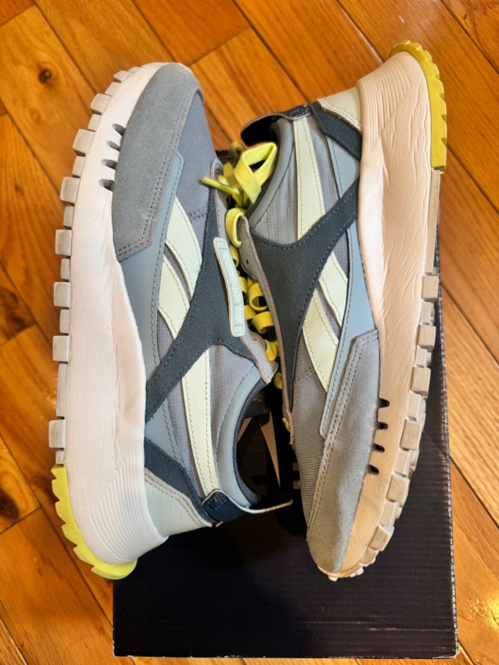 Reebok Women’s CL legacy size 9.5